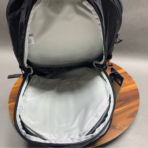 The North Face Borealis Backpack Men's Black Travel Day Pack Bag - Picture 13 of 16